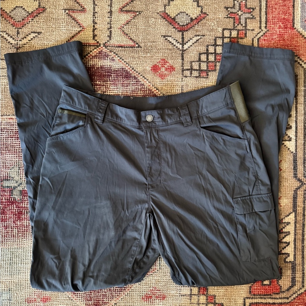 Columbia Men's Dark Gray Cargo Pants